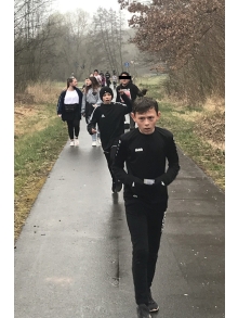 Schüler*innen der Dominikus Savio schule beim Spendenlauf für die Ukraine
