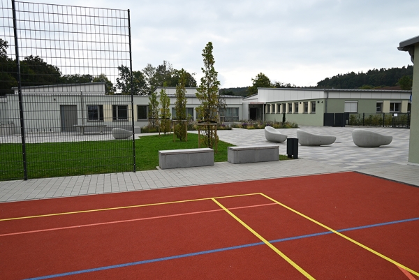 Pausenhof der Dominikus Savio Schule Pfaffendorf