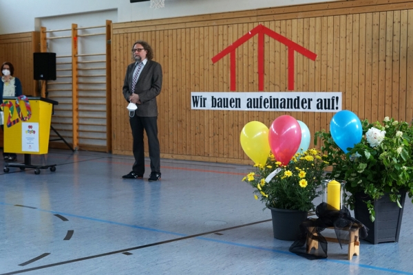 Gesamtleiter Marcel Pelikan bei Feier zum Jubiläum der Dominikus Savio Schule Ebern