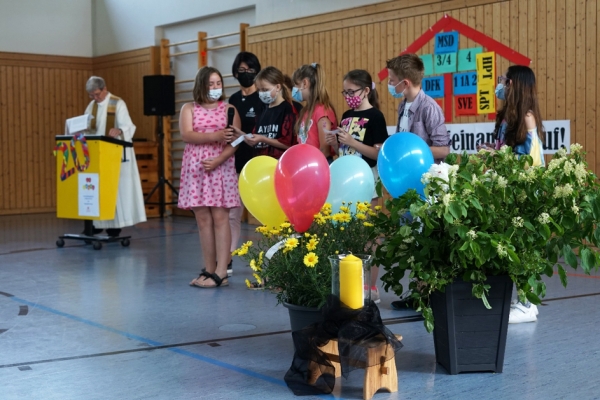 Kinder beim 2021 Jubiläum der Dominikus Savio Schule Ebern