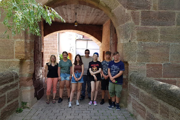 Schüler der Klasse 9 I der Dominikus Savio Schule auf Abschlussfahrt in Burg Wernfels